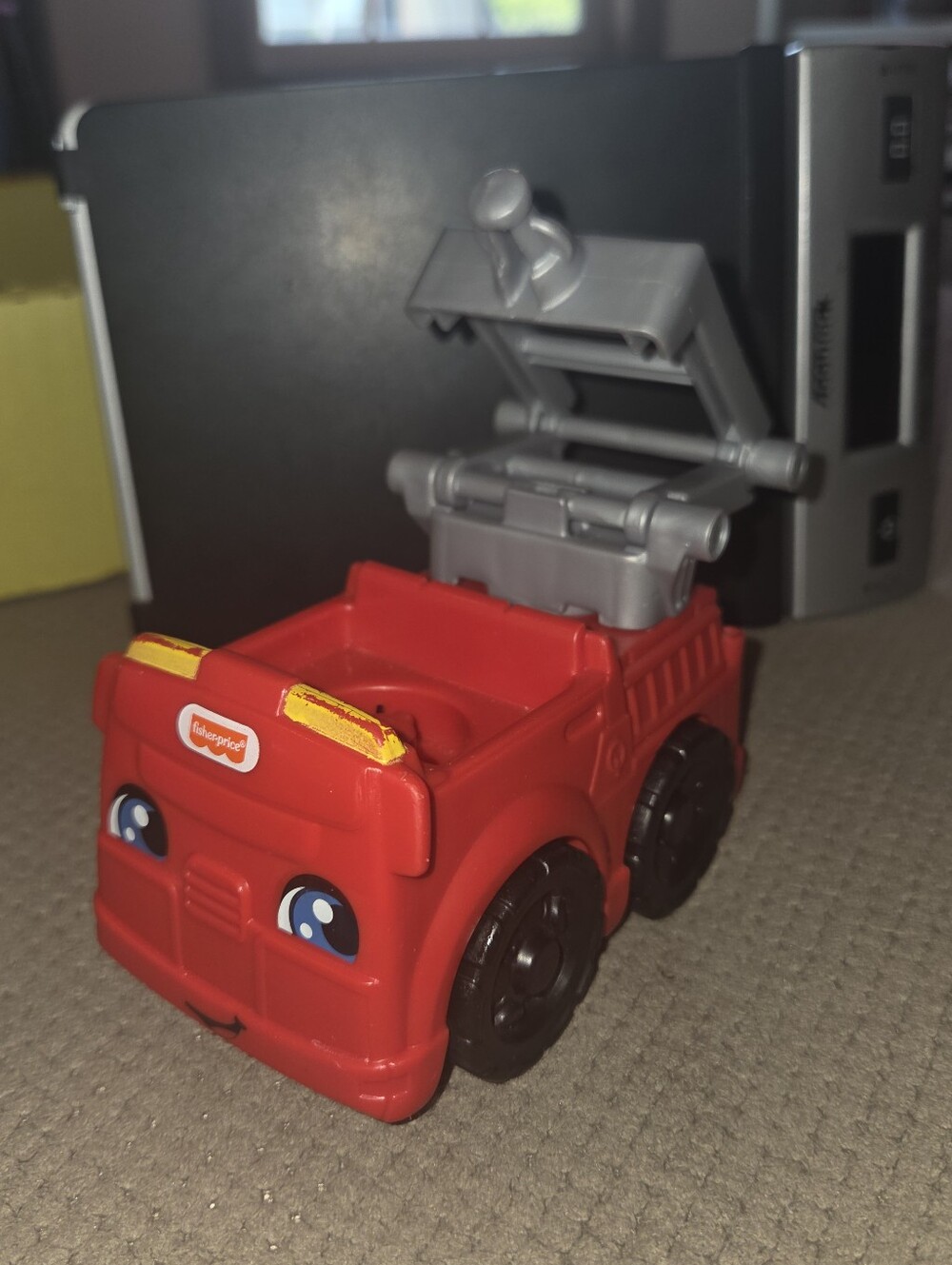 FISHER PRICE LITTLE PEOPLE 2018 small fire truck fire engine w/ foldable ladder